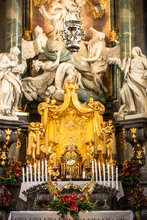 Msza święta w bazylice na Jasnej Górze - polaczona z rozpoczęciem 40 - godzinnego nabożeństwa Adoracji Najświętszego Sakramentu