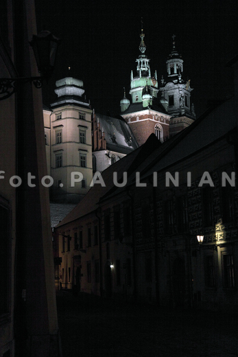 Wieza Zygmuntowska na Wawelu - iluminacja nocna. Waldemar  Sowiński waldemar sowinski / foto.Paulinianum