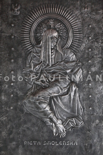 Plaskorzezba tzw. Pieta Smolenska w Sanktuarium J.P.II w Krakowie Waldemar  Sowiński waldemar sowinski /foto.Paulinianum